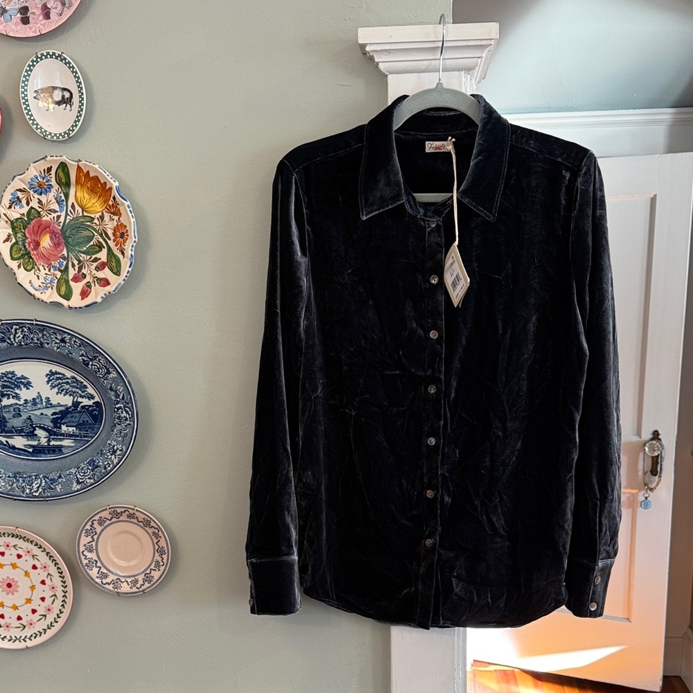 Faherty NWT navy velvet button down